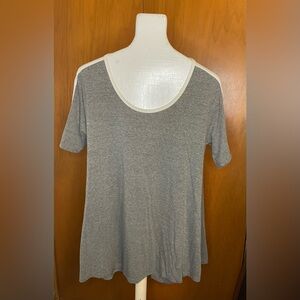 EUC Lula Roe Perfect Tee